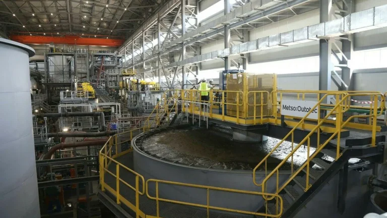 Sulfidization flotation cells using sodium sulfide or sodium hydrosulfide